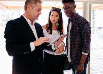Be Wary Of The Scamming Real Estate Broker – Tips