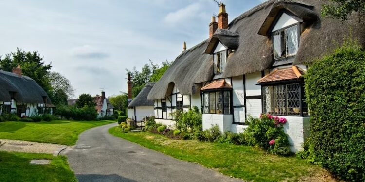 5 Things To Consider Before Buying A Thatched Property: Insights from Ventnor Estate Agents