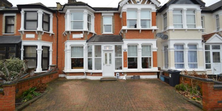 How to Secure the Best Price When Selling Your Ilford Home?