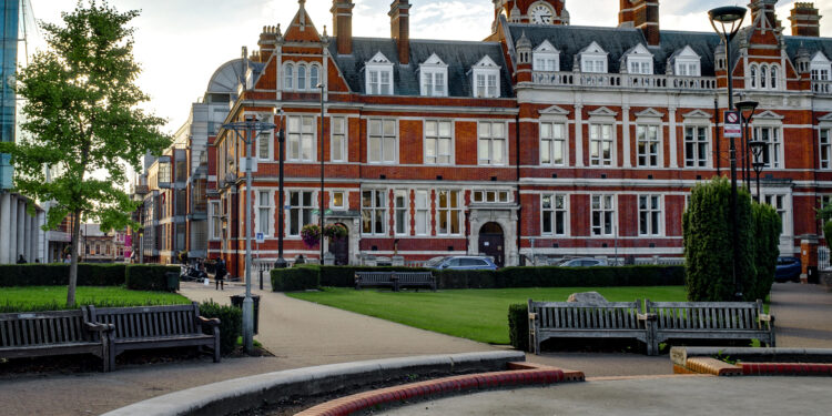 Common Mistakes Croydon Sellers Make – And How to Avoid Them