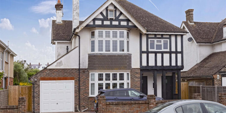 How Long Does It Really Take to Sell a Home in Worthing?